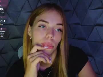Nicolsol Chaturbate stream image from August 19, 2025
