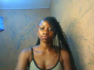 Juicypiexx Chaturbate stream image from August 19, 2025