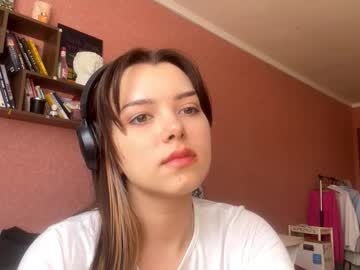 Frosted_Bloom Chaturbate stream image from August 19, 2025