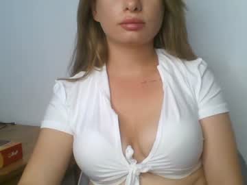 Soviaire25 Chaturbate stream image from August 19, 2025