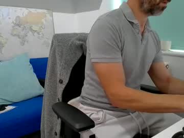 Bubblebumdave Chaturbate stream image from August 19, 2025