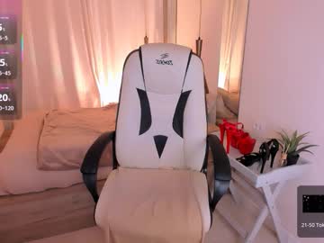 Helenaregal Chaturbate stream image from August 19, 2025