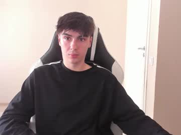Stralght_Twinks Chaturbate stream image from August 19, 2025