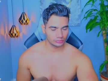 Andresfiit Chaturbate stream image from August 19, 2025