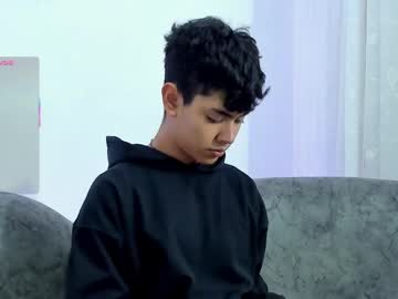 Logantwink18 Chaturbate stream image from August 19, 2025