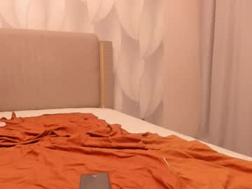 Qimiqo Chaturbate stream image from August 19, 2025