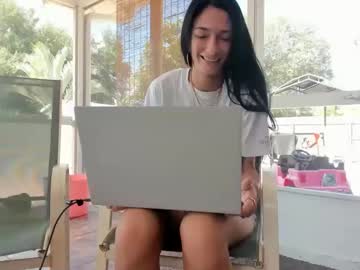 Skinnynikki Chaturbate stream image from August 19, 2025