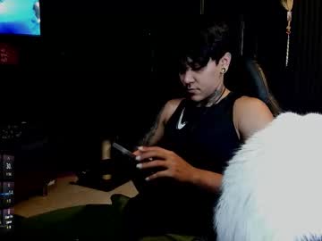 Zhoestrong Chaturbate stream image from August 19, 2025