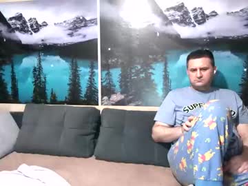 Kleosnow Chaturbate stream image from August 19, 2025