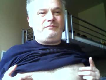 Englishguysurrey Chaturbate stream image from August 19, 2025