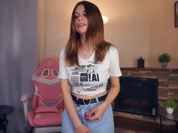 Earthadobb Chaturbate stream image from August 19, 2025