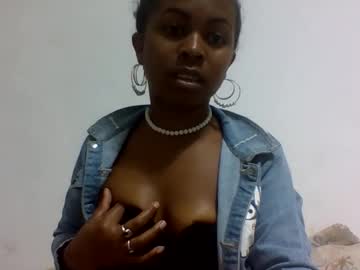 Erolinee Chaturbate stream image from August 19, 2025