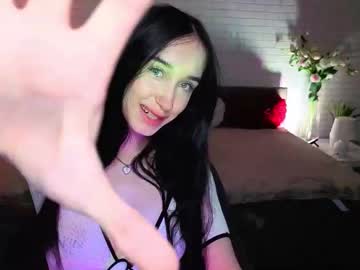Aliceplaysss Chaturbate stream image from August 19, 2025