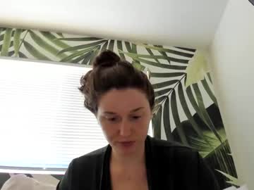 Amberkinsley Chaturbate stream image from August 19, 2025