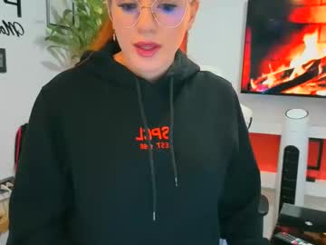Ema_04 Chaturbate stream image from August 19, 2025