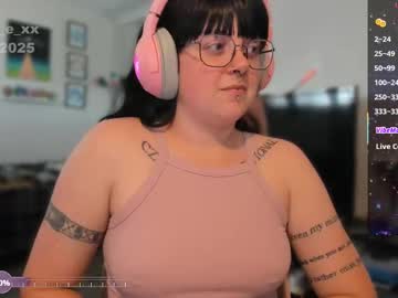 Sarah_E_Xx Chaturbate stream image from August 19, 2025