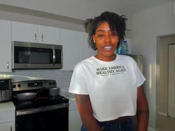 Badgurldnay Chaturbate stream image from August 20, 2025