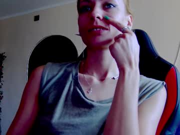 Karoline121 Chaturbate stream image from August 20, 2025