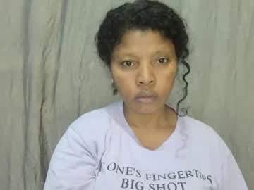 Laelah95 Chaturbate stream image from August 20, 2025