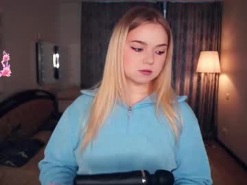 Emelianae Chaturbate stream image from August 20, 2025