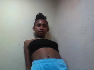 Littleyanah Chaturbate stream image from August 20, 2025