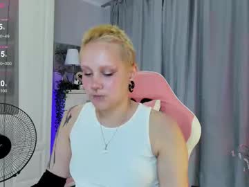 Melaniecuti Chaturbate stream image from August 20, 2025