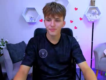 Travis_Wolf_ Chaturbate stream image from August 20, 2025
