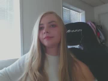 Petalkiss Chaturbate stream image from August 20, 2025