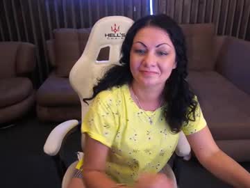 Irismoonn Chaturbate stream image from August 20, 2025