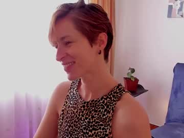 Cuddlingbunnny Chaturbate stream image from August 20, 2025