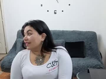 Emilyriskhot Chaturbate stream image from August 20, 2025