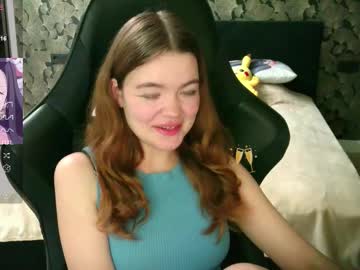 Nicolemeew Chaturbate stream image from August 20, 2025