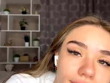 Jinny_Garland Chaturbate stream image from August 20, 2025