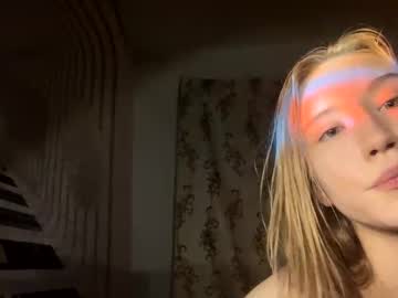 Kitekaat Chaturbate stream image from August 20, 2025