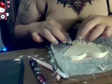 Emojigirl69 Chaturbate stream image from August 20, 2025