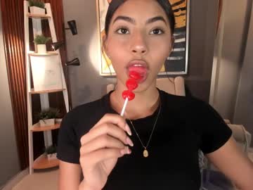 Vienah Chaturbate stream image from August 20, 2025