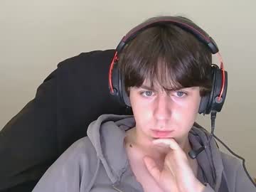 Crispymango Chaturbate stream image from August 20, 2025
