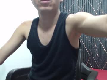 Andrestdo Chaturbate stream image from August 20, 2025