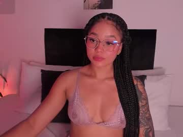 Izzy_Vega Chaturbate stream image from August 20, 2025