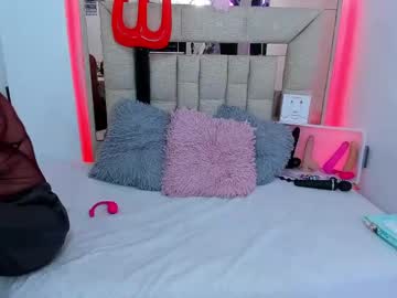 Melodybonnet Chaturbate stream image from August 20, 2025