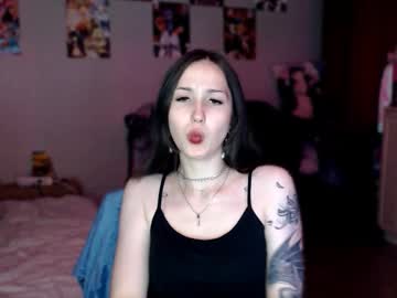 Poppyglow Chaturbate stream image from August 20, 2025