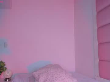 Littlee_Emma_ Chaturbate stream image from August 21, 2025
