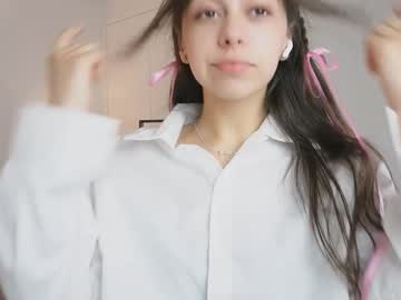 Babyblluee Chaturbate stream image from August 21, 2025