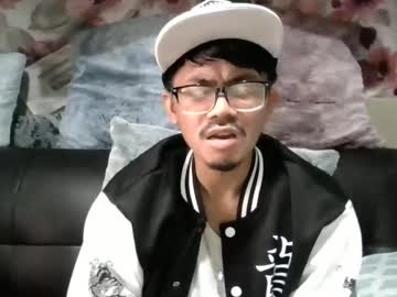 Glennbunnylovedaddy69 Chaturbate stream image from August 21, 2025