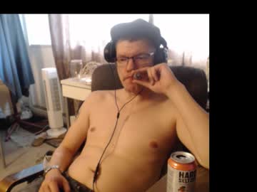 Kompura Chaturbate stream image from August 21, 2025