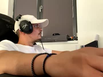 Dgxhoya Chaturbate stream image from August 21, 2025
