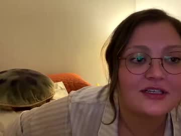 Kennaxxxv Chaturbate stream image from August 21, 2025