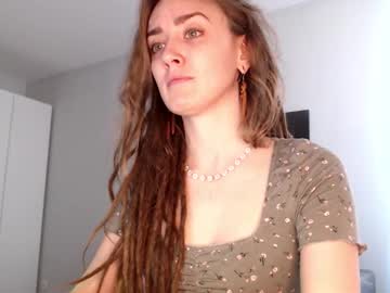 Dalia_Peach Chaturbate stream image from August 21, 2025