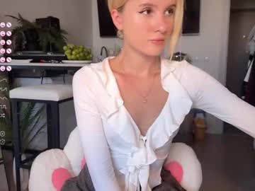 Charming_Melodii Chaturbate stream image from August 21, 2025