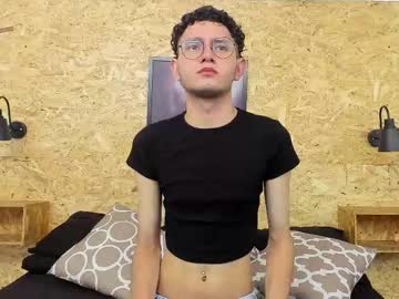 Heat_Kink Chaturbate stream image from August 21, 2025